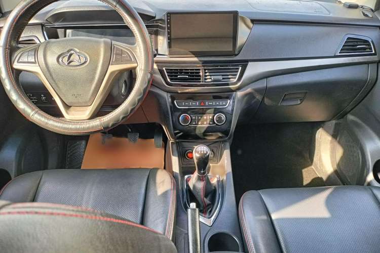 Used CHANGAN KAICHENG Oushang A600 2016 1.5L Manual Luxury 7-Seater Interior 1