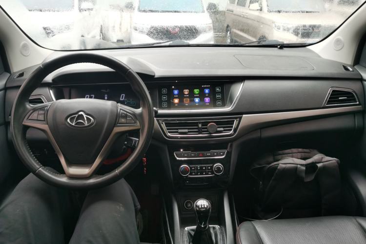 Used CHANGAN KAICHENG Oushang A600 2016 1.5L Manual Luxury 7-Seater Interior 2