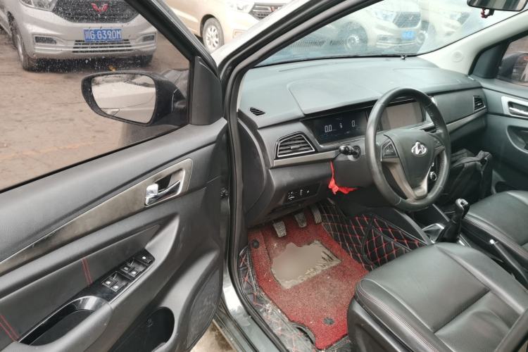 Used CHANGAN KAICHENG Oushang A600 2016 1.5L Manual Luxury 7-Seater Interior 3