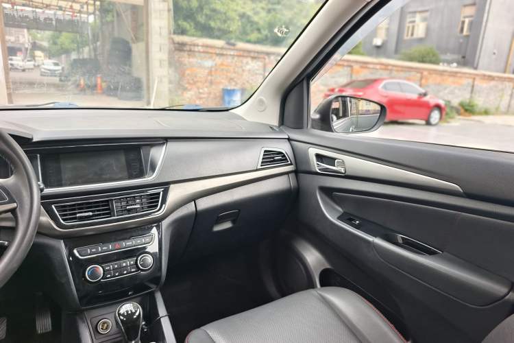 Used CHANGAN KAICHENG Oushang A600 2016 1.5L Manual Luxury 7-Seater Interior 4