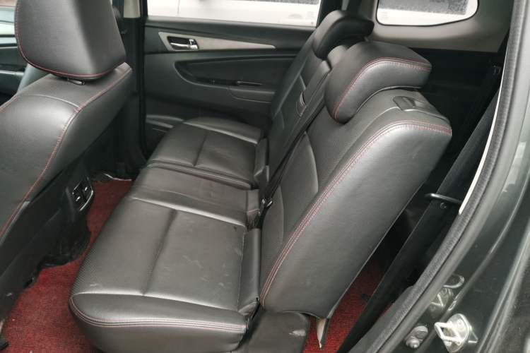 Used CHANGAN KAICHENG Oushang A600 2016 1.5L Manual Luxury 7-Seater Interior 4