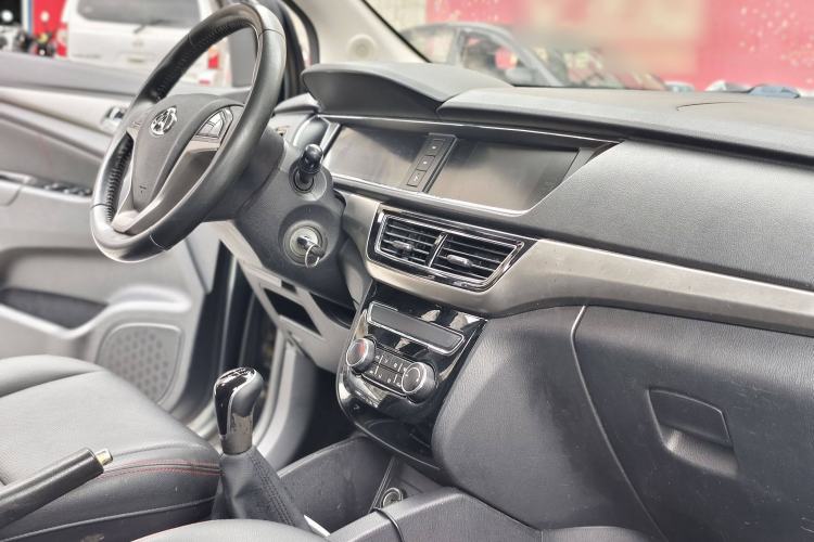 Used CHANGAN KAICHENG Oushang A600 2016 1.5L Manual Luxury 7-Seater Interior 5