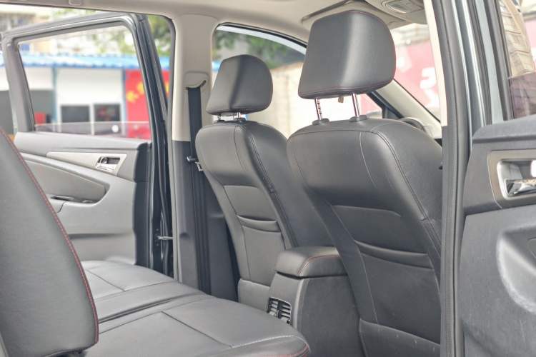 Used CHANGAN KAICHENG Oushang A600 2016 1.5L Manual Luxury 7-Seater Interior 8