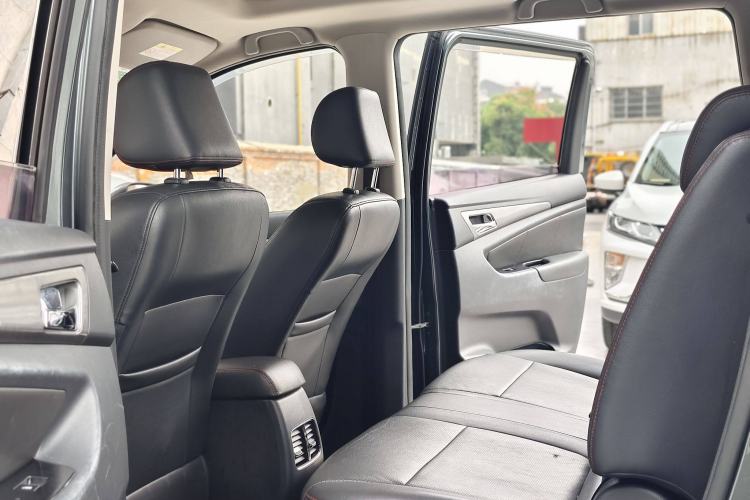 Used CHANGAN KAICHENG Oushang A600 2016 1.5L Manual Luxury 7-Seater Interior 9