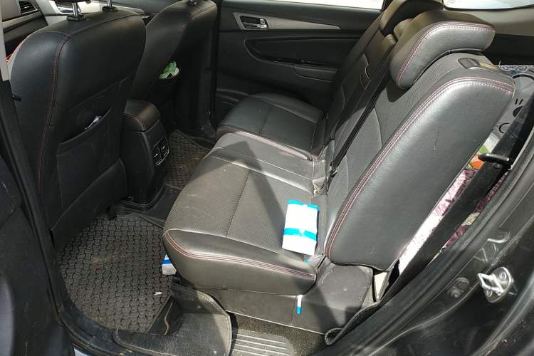 Used CHANGAN KAICHENG Oushang A600 2016 1.5L Manual Luxury 7-Seater Left Rear Seat