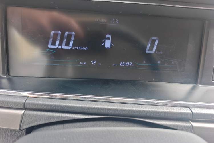 Used CHANGAN KAICHENG Oushang A600 2016 1.5L Manual Luxury 7-Seater Odometer Close Up