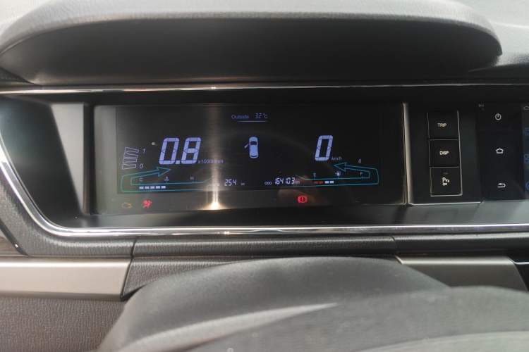 Used CHANGAN KAICHENG Oushang A600 2016 1.5L Manual Luxury 7-Seater Odometer Close Up