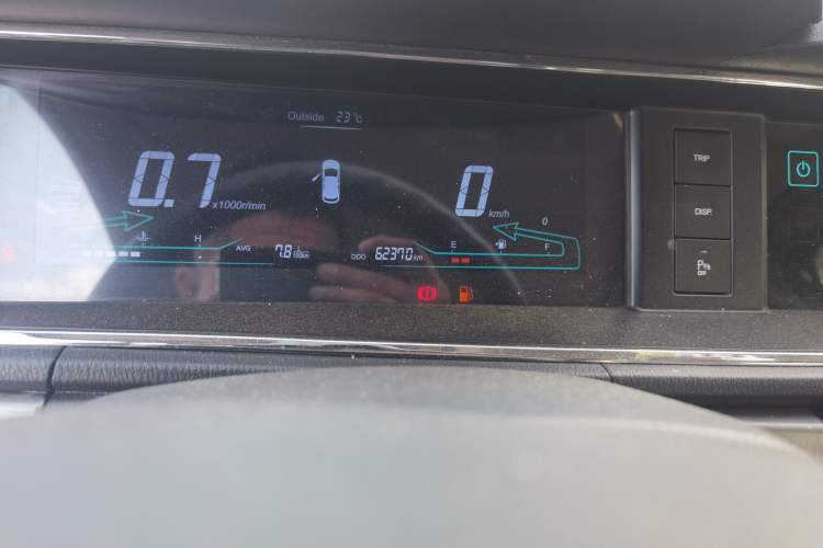 Used CHANGAN KAICHENG Oushang A600 2016 1.5L Manual Luxury 7-Seater Odometer Close Up