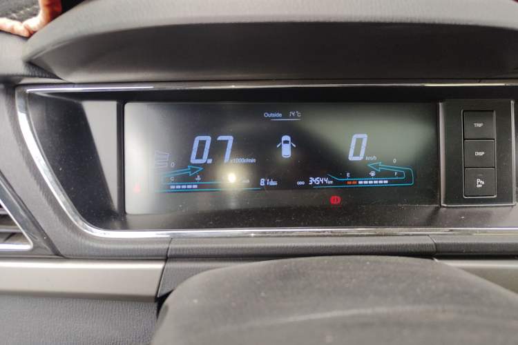 Used CHANGAN KAICHENG Oushang A600 2016 1.5L Manual Luxury 7-Seater Odometer Close Up