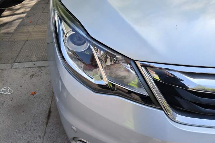 Used CHANGAN KAICHENG Oushang A600 2016 1.5L Manual Luxury 7-Seater Right Front Headlight