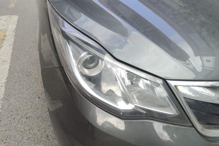 Used CHANGAN KAICHENG Oushang A600 2016 1.5L Manual Luxury 7-Seater Right Front Headlight
