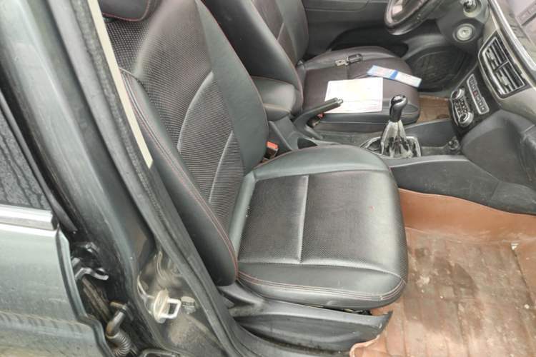 Used CHANGAN KAICHENG Oushang A600 2016 1.5L Manual Luxury 7-Seater Right Front Seat