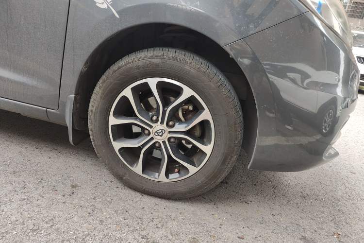 Used CHANGAN KAICHENG Oushang A600 2016 1.5L Manual Luxury 7-Seater Right Front Wheel Hub