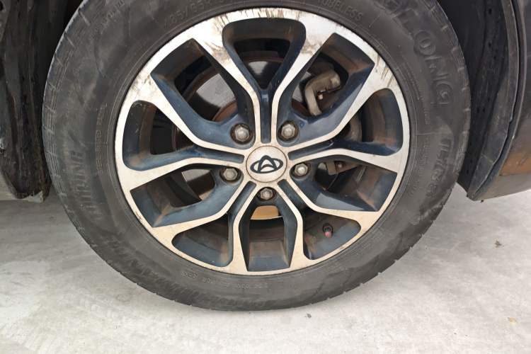 Used CHANGAN KAICHENG Oushang A600 2016 1.5L Manual Luxury 7-Seater Right Front Wheel Hub