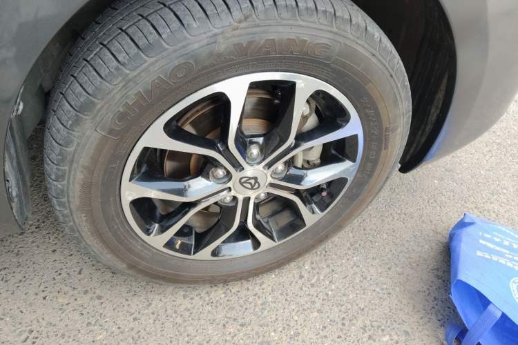 Used CHANGAN KAICHENG Oushang A600 2016 1.5L Manual Luxury 7-Seater Right Front Wheel Hub