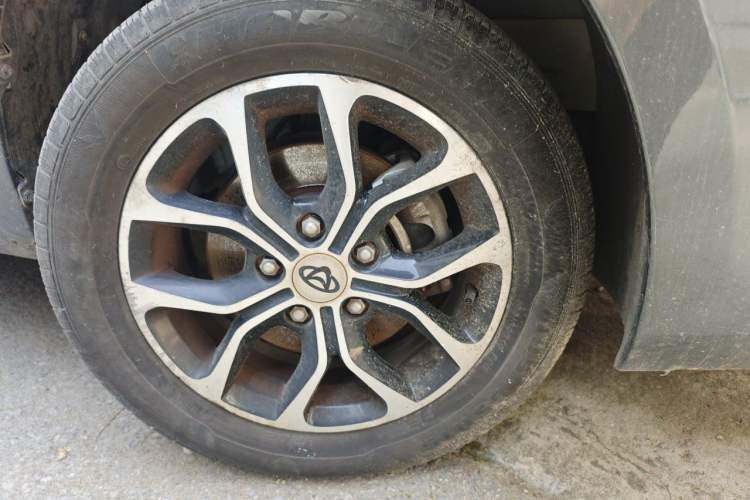 Used CHANGAN KAICHENG Oushang A600 2016 1.5L Manual Standard 7-Seater Right Front Wheel Hub