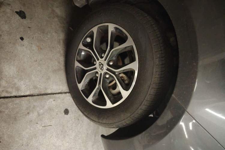 Used CHANGAN KAICHENG Oushang A600 2016 1.5L Manual Luxury 7-Seater Right Front Wheel Hub