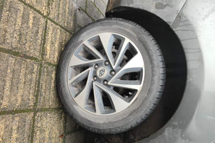 Used CHANGAN KAICHENG Oushang A600 2016 1.5L Manual Luxury 7-Seater Right Rear Wheel Hub