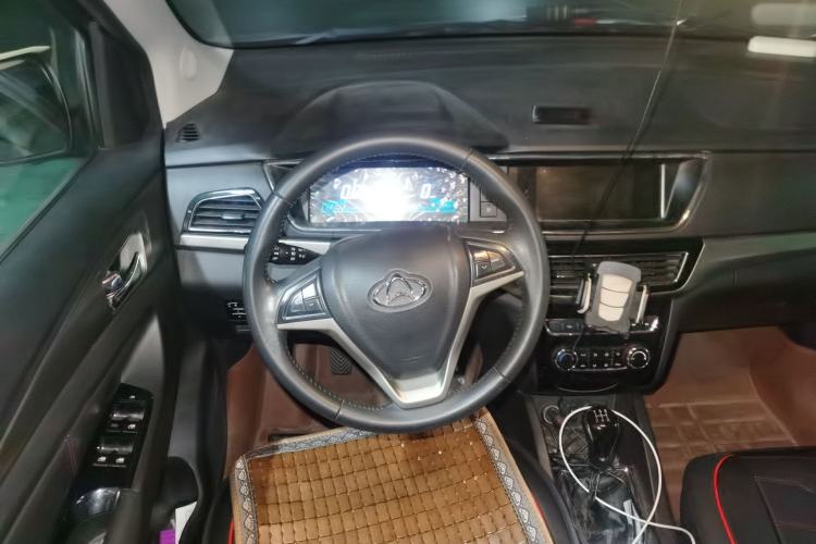 Used CHANGAN KAICHENG Oushang A600 2016 1.5L Manual Luxury 7-Seater Steering Wheel