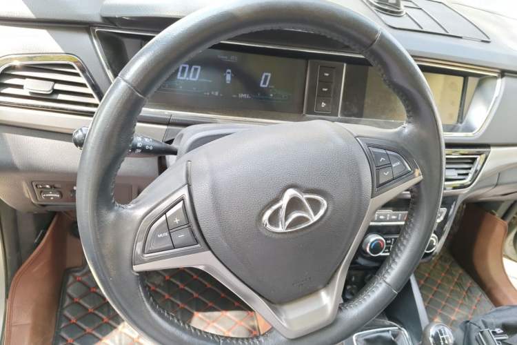 Used CHANGAN KAICHENG Oushang A600 2016 1.5L Manual Luxury 7-Seater Steering Wheel