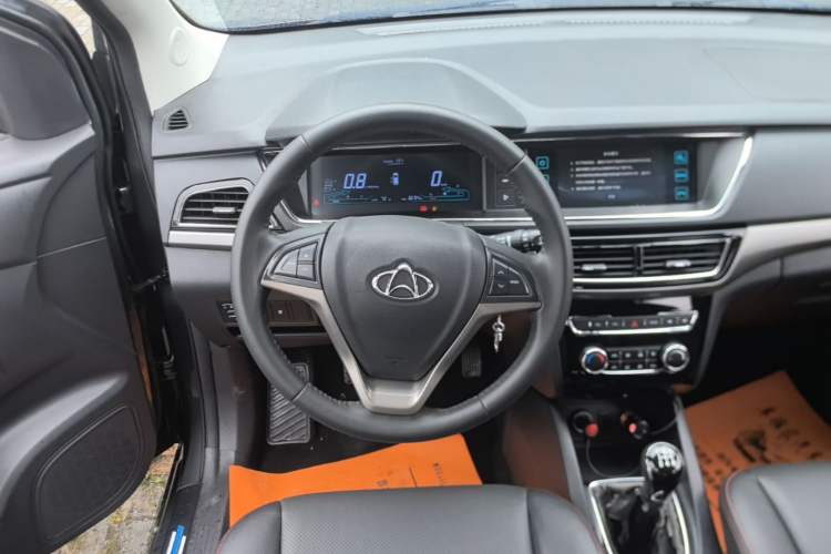 Used CHANGAN KAICHENG Oushang A600 2016 1.5L Manual Luxury 7-Seater Steering Wheel