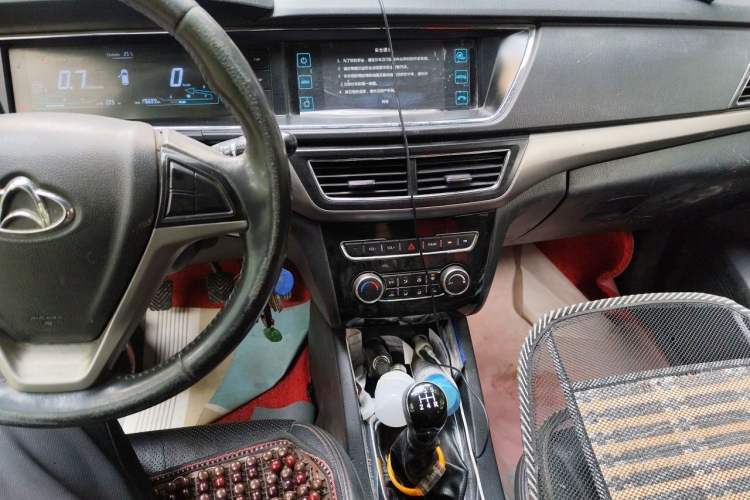 Used CHANGAN KAICHENG Oushang A600 2016 1.5L Manual Luxury 7-Seater Audio And AC Panel