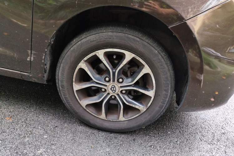 Used CHANGAN KAICHENG Oushang A600 2016 1.5L Manual Luxury 7-Seater Right Front Wheel Hub
