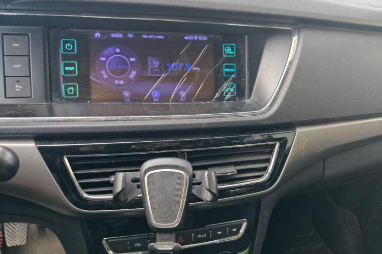 Used CHANGAN KAICHENG Oushang A600 2016 1.5L Manual Luxury 7-Seater Audio And AC Panel