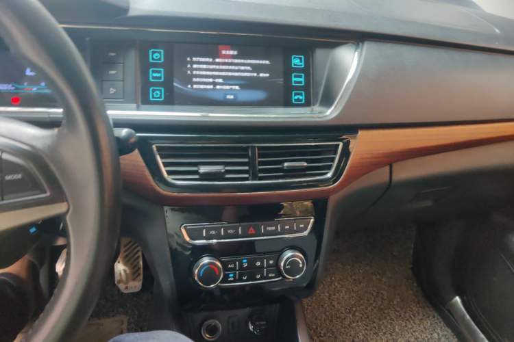 Used CHANGAN KAICHENG Oushang A600 2016 1.5L Manual Luxury 7-Seater Audio And AC Panel