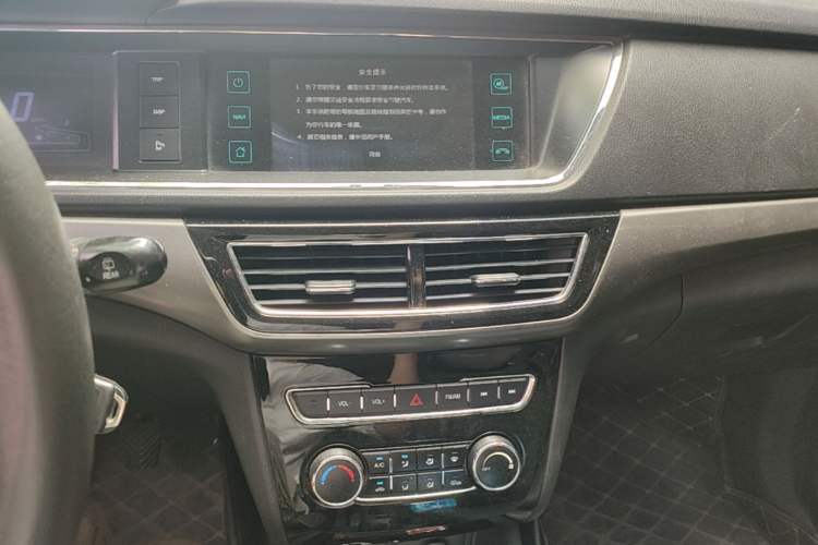 Used CHANGAN KAICHENG Oushang A600 2016 1.5L Manual Luxury 7-Seater Audio And AC Panel