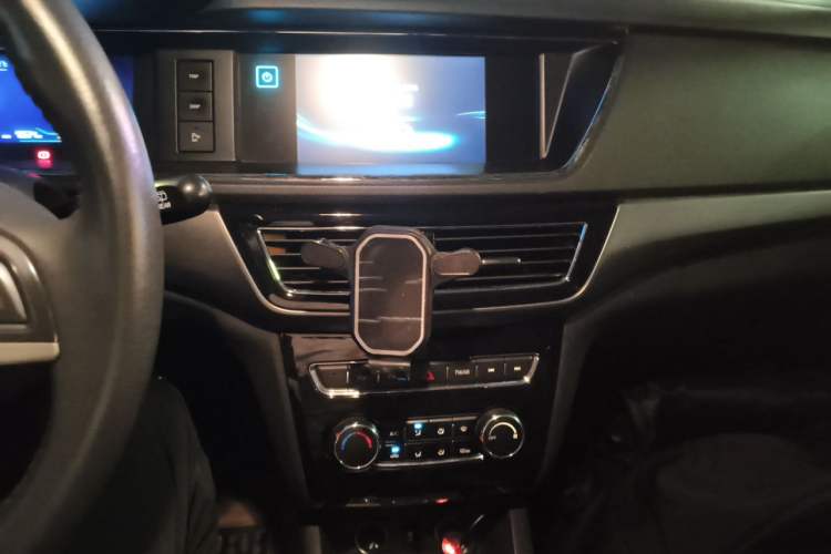 Used CHANGAN KAICHENG Oushang A600 2016 1.5L Manual Luxury 7-Seater Audio And AC Panel