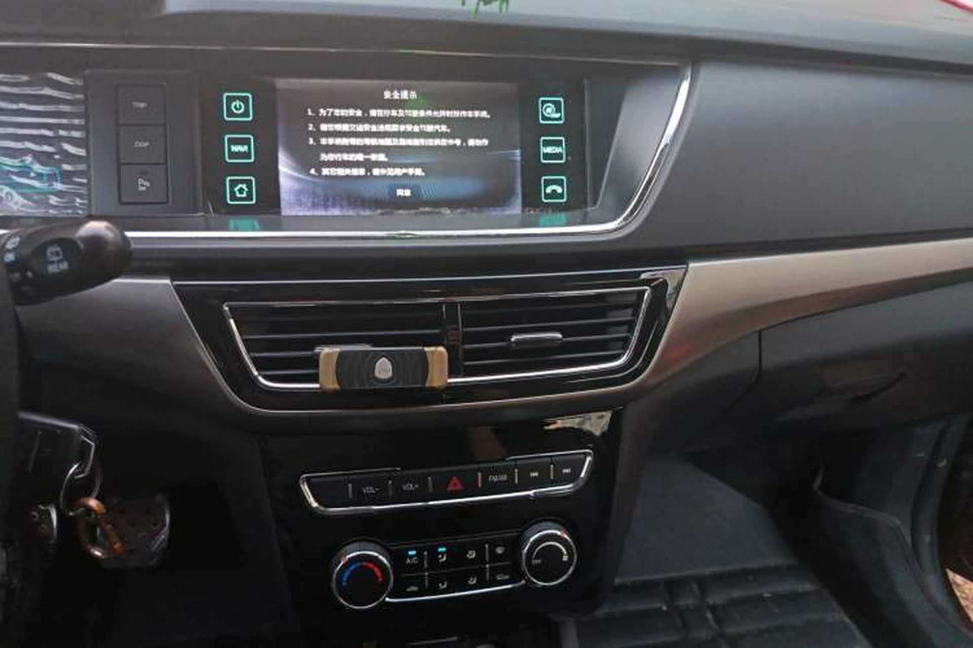 Used CHANGAN KAICHENG Oushang A600 2016 1.5L Manual Luxury 7-Seater Audio And AC Panel