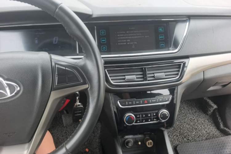 Used CHANGAN KAICHENG Oushang A600 2016 1.5L Manual Luxury 7-Seater Center Console