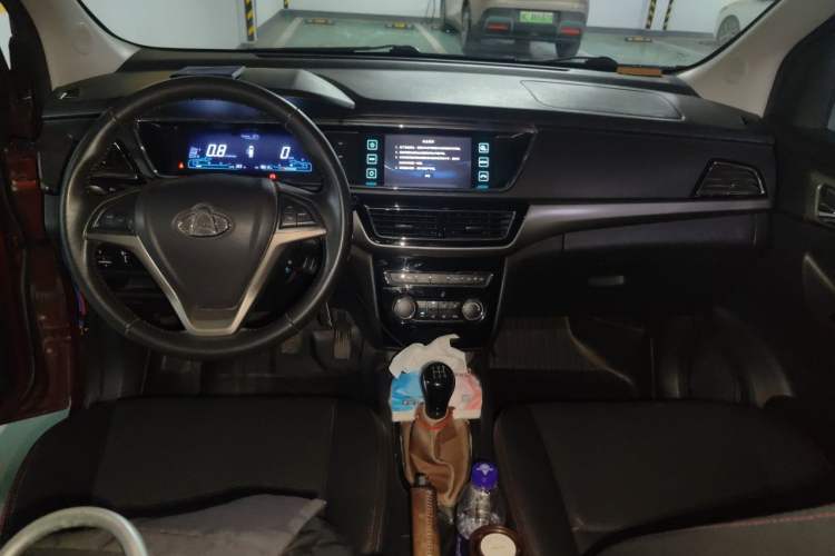 Used CHANGAN KAICHENG Oushang A600 2016 1.5L Manual Luxury 6-Seater Center Console