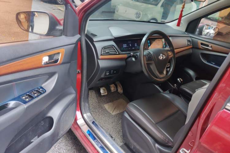Used CHANGAN KAICHENG Oushang A600 2016 1.5L Manual Luxury 7-Seater Driver Seat