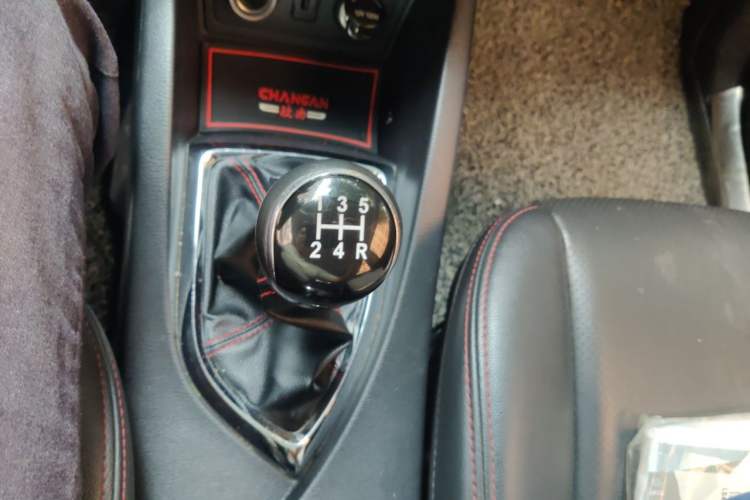 Used CHANGAN KAICHENG Oushang A600 2016 1.5L Manual Luxury 7-Seater Gear Lever