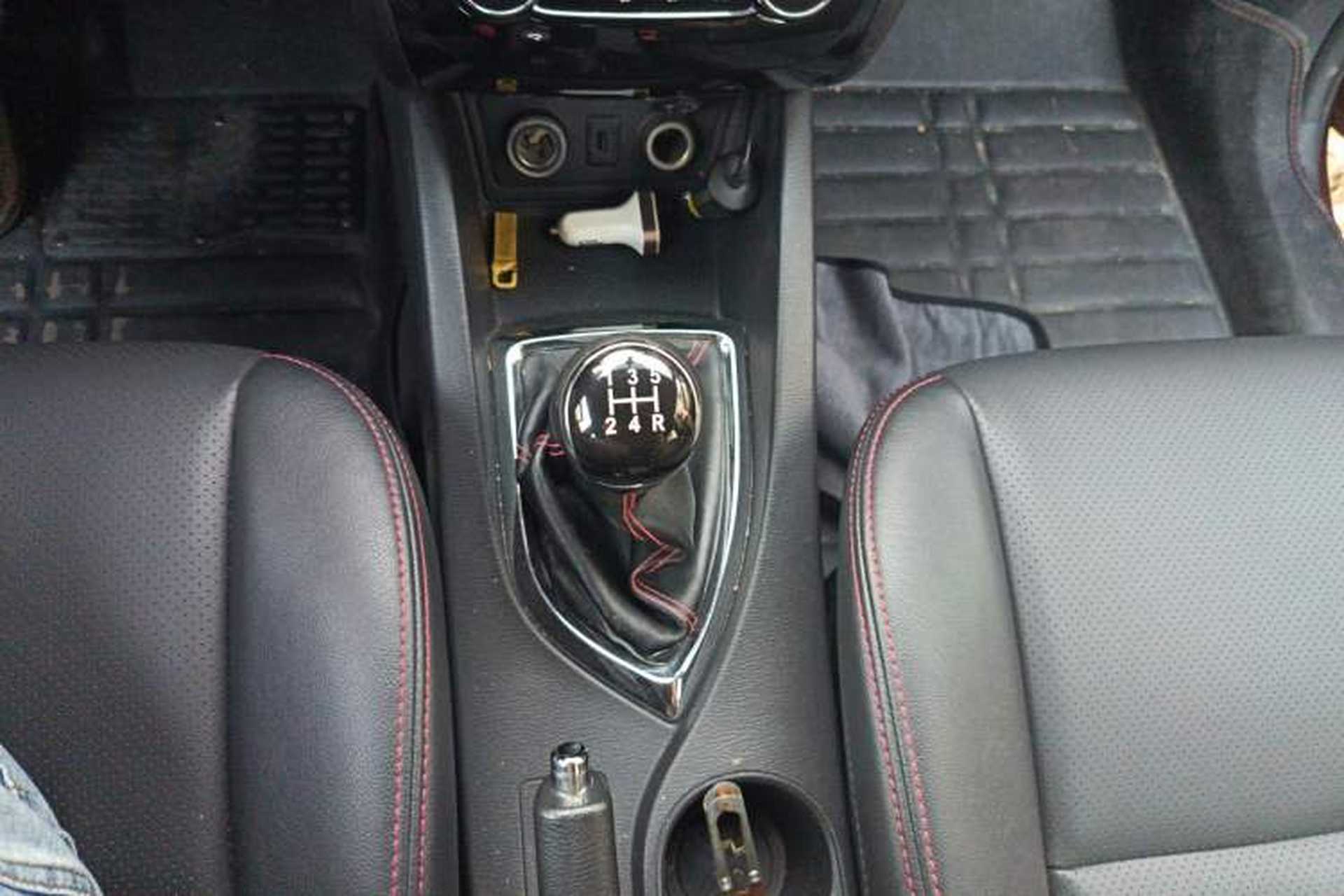 Used CHANGAN KAICHENG Oushang A600 2016 1.5L Manual Luxury 7-Seater Gear Lever