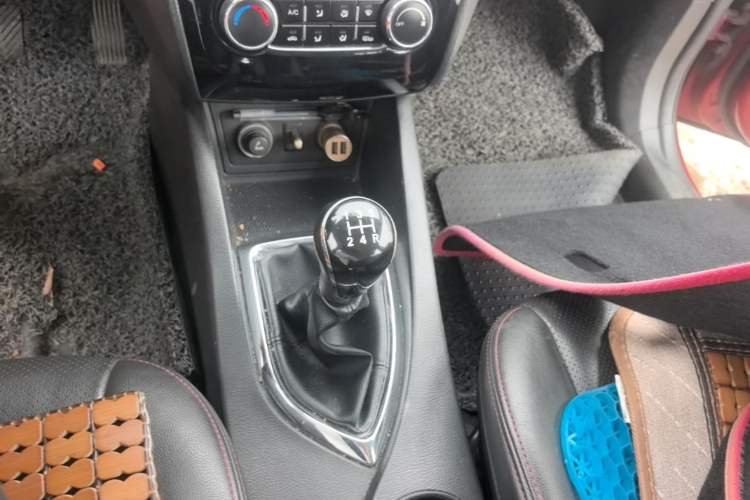 Used CHANGAN KAICHENG Oushang A600 2016 1.5L Manual Luxury 7-Seater Gear Lever