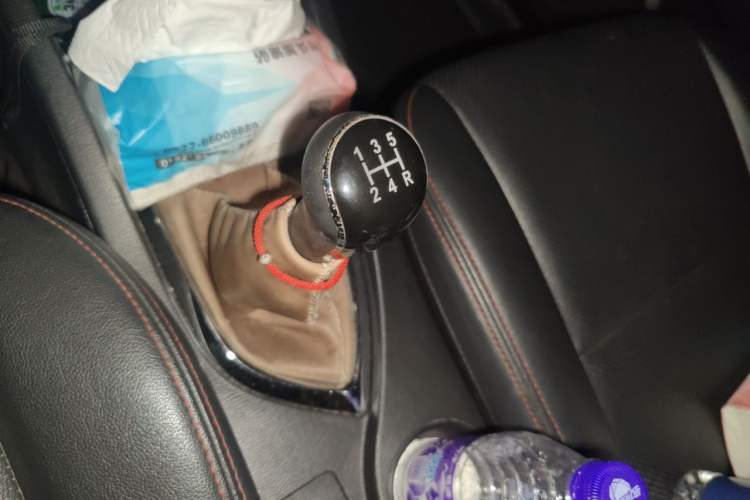 Used CHANGAN KAICHENG Oushang A600 2016 1.5L Manual Luxury 6-Seater Gear Lever