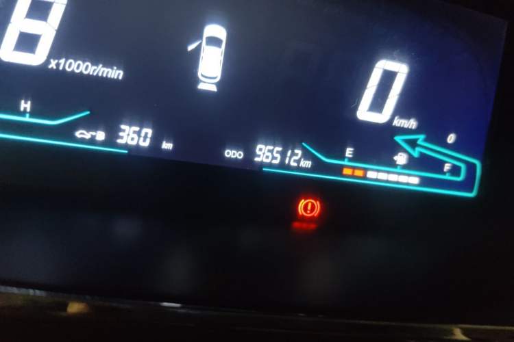 Used CHANGAN KAICHENG Oushang A600 2016 1.5L Manual Luxury 6-Seater Odometer Close Up