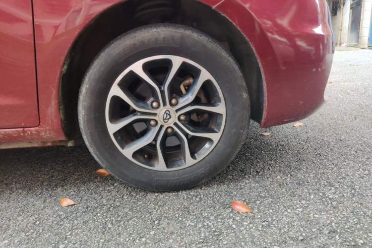 Used CHANGAN KAICHENG Oushang A600 2016 1.5L Manual Luxury 7-Seater Right Front Wheel Hub