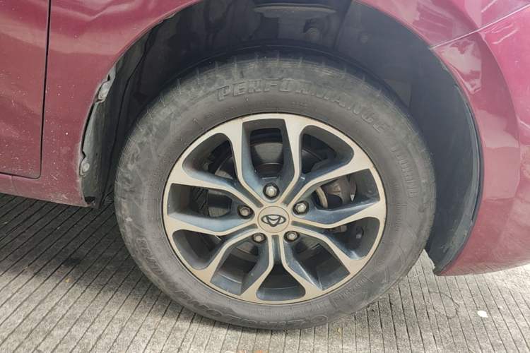 Used CHANGAN KAICHENG Oushang A600 2016 1.5L Manual Luxury 7-Seater Right Front Wheel Hub