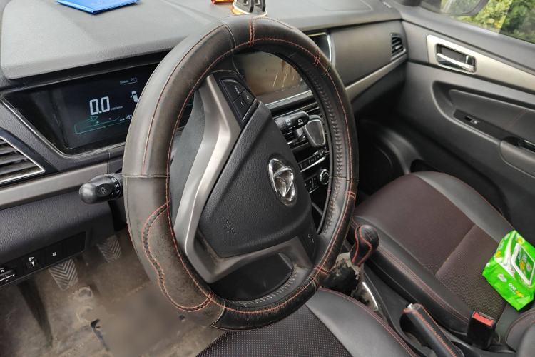 Used CHANGAN KAICHENG Oushang A600 2016 1.5L Manual Luxury 7-Seater Steering Wheel