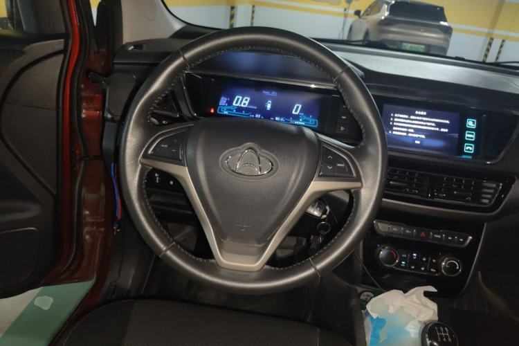 Used CHANGAN KAICHENG Oushang A600 2016 1.5L Manual Luxury 6-Seater Steering Wheel