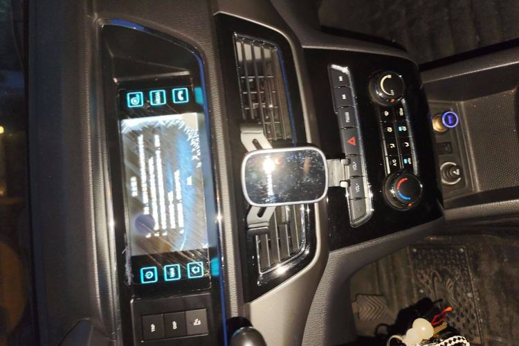Used CHANGAN KAICHENG Oushang A600 2016 1.5L Manual Luxury 7-Seater Audio And AC Panel