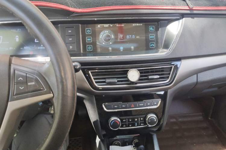 Used CHANGAN KAICHENG Oushang A600 2016 1.5L Manual Luxury 7-Seater Audio And AC Panel