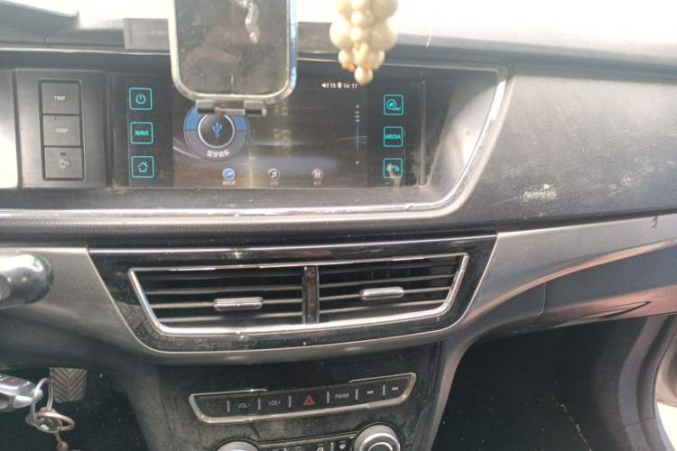 Used CHANGAN KAICHENG Oushang A600 2016 1.5L Manual Luxury 7-Seater Audio And AC Panel