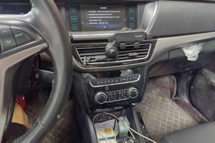 Used CHANGAN KAICHENG Oushang A600 2016 1.5L Manual Luxury 7-Seater Audio And AC Panel