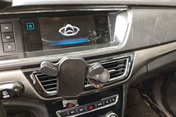 Used CHANGAN KAICHENG Oushang A600 2016 1.5L Manual Luxury 7-Seater Audio And AC Panel