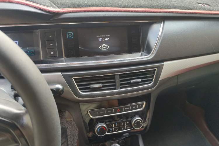Used CHANGAN KAICHENG Oushang A600 2016 1.5L Manual Luxury 7-Seater Audio And AC Panel